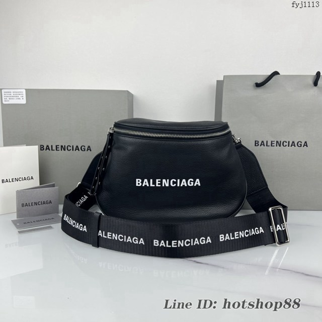 Balenciaga專櫃爆款單肩斜挎包 巴黎世家橢圓形斜挎機車包 fyj1113