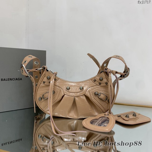 Balenciaga專櫃爆款經典機車包系列女包 巴黎世家鱷魚裸粉Le Cagole月牙腋下包 fyj1717