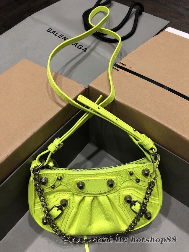 Balenciaga專櫃爆款機車包系列迷你螢光黃銀扣肩背女包 巴黎世家Le Cagole半月牙腋下包餃子包 fyj1938