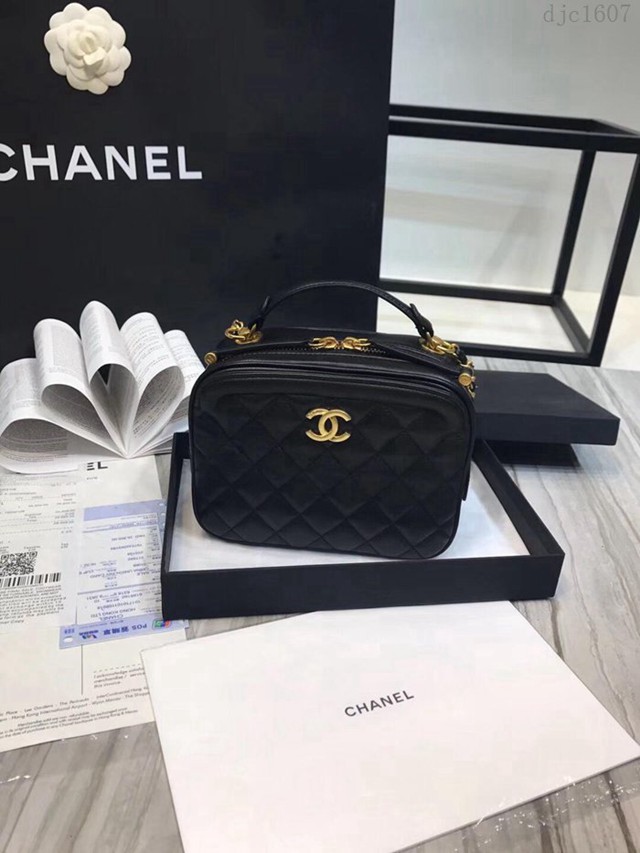 CHANEL女包 A57905 最新款 小牛皮配與手柄 時尚手提包 香奈兒單肩包 香奈兒斜挎鏈條包 chanel化妝包  djc1607