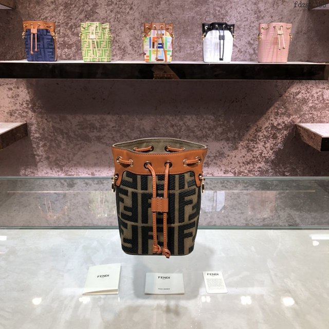 FENDI专柜精品包包 芬迪2020火爆新款肩背水桶女包 Fendi8066經典F牛仔布刺繡FF LOGO水桶包 fdzg2388