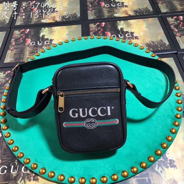 Gucci專櫃款男包 574803 Gucci新款男士全牛皮復古標識印花挎包 古馳情侶款相機包  gqy2113