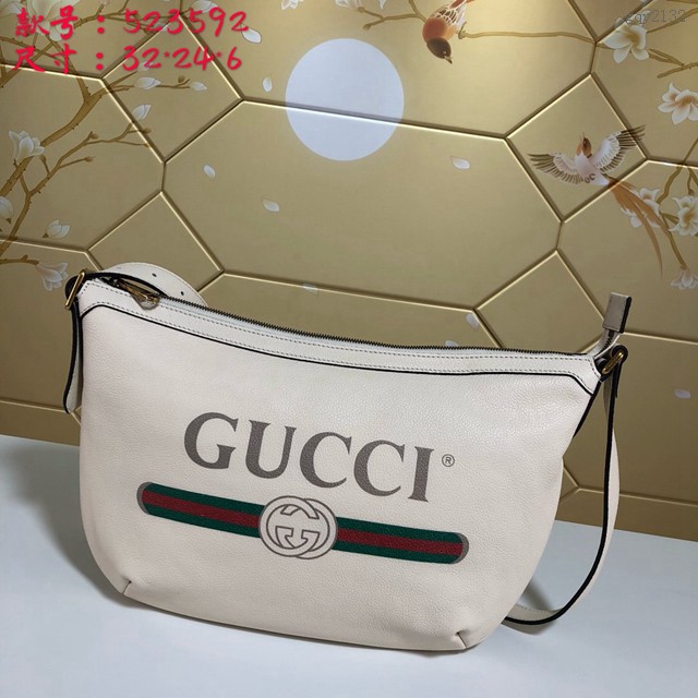 Gucci專櫃款男包 523592 古馳2018圓底包 復古印花圖案 Gucci Print系列半月形小號男挎包  gqy2132