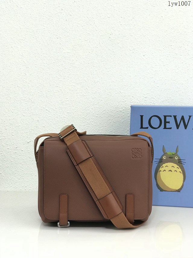 Loewe專櫃經典款military messenger信使包男包 羅意威新款郵差包 11361# lyw1007