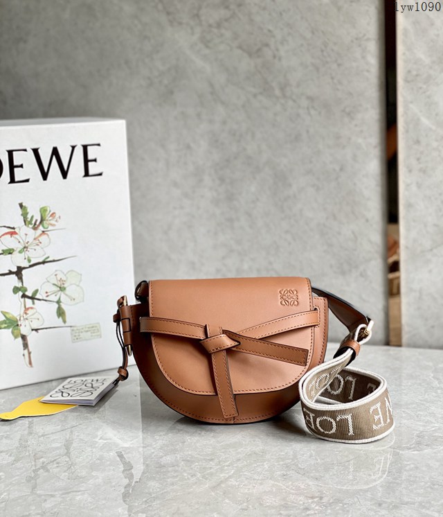 Loewe專櫃2022新款升級版字母寛肩帶馬鞍包 羅意威MiniGateDual手袋斜挎女包腰包胸包 10121 lyw1090