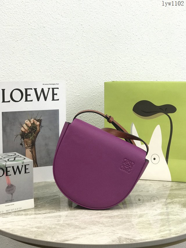 Loewe專櫃2022全新Heel duo系列單肩斜挎包 羅意威小牛皮翻蓋開合腋下包 型號10192 lyw1102