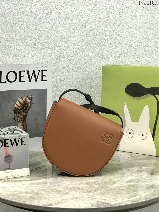 Loewe專櫃2022全新Heel duo系列單肩斜挎包 羅意威小牛皮翻蓋開合腋下包 型號10193 lyw1103