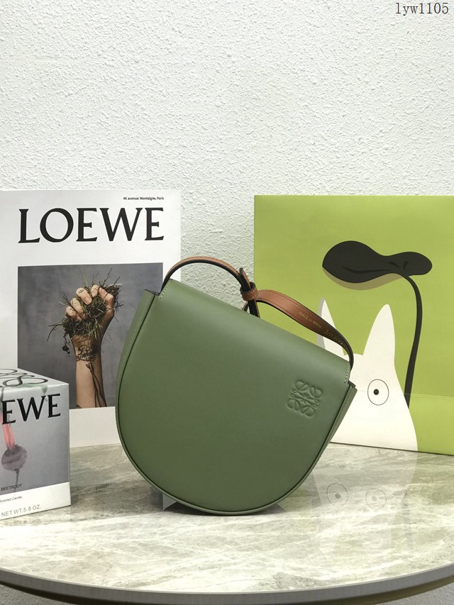 Loewe專櫃2022全新Heel duo系列單肩斜挎包 羅意威小牛皮翻蓋開合腋下包 型號10195 lyw1105