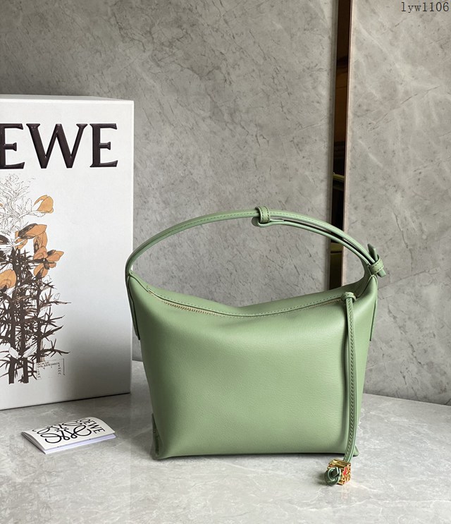 Loewe專櫃2022全新牛油果綠cubi全皮飯盒包 羅意威納帕牛皮便當包腋下包 型號10233 lyw1106