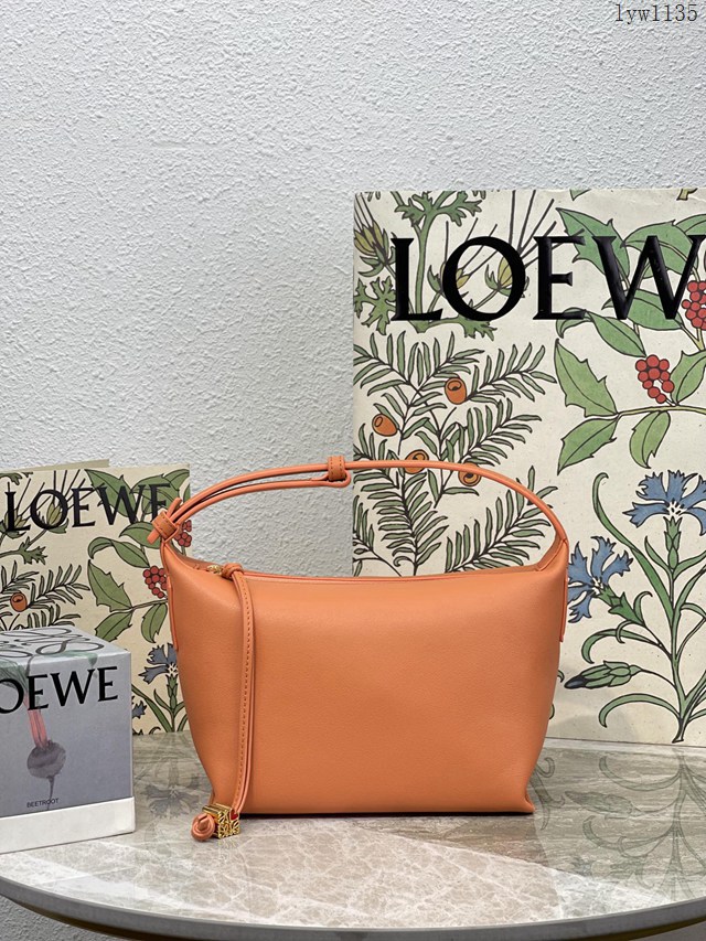 Loewe專櫃2022全新cubi全皮飯盒包 羅意威納帕牛皮便當包腋下包 型號10233 lyw1135