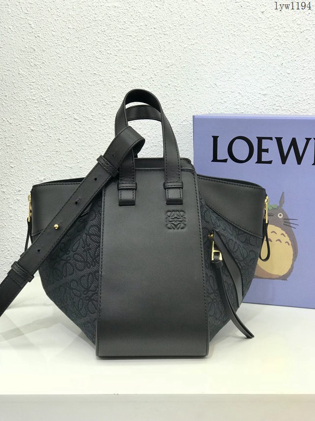 Loewe專櫃新款繡花黑色女包吊床包 羅意威經典帆布拼小牛皮Hammock bag手提肩背包 10166 lyw1194