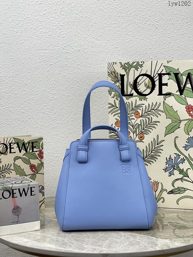 Loewe專櫃新顏色字母肩帶女包 羅意威經典小牛皮Hammok Nugget手提手拎肩背包 10398 lyw1202