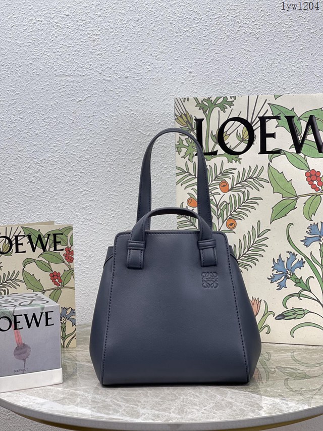 Loewe專櫃新顏色字母肩帶女包 羅意威經典小牛皮Hammok Nugget手提手拎肩背包 10398 lyw1204