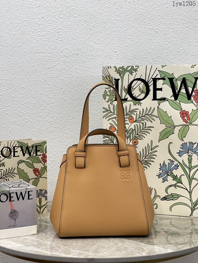 Loewe專櫃新顏色字母肩帶女包 羅意威經典小牛皮Hammok Nugget手提手拎肩背包 10398 lyw1205