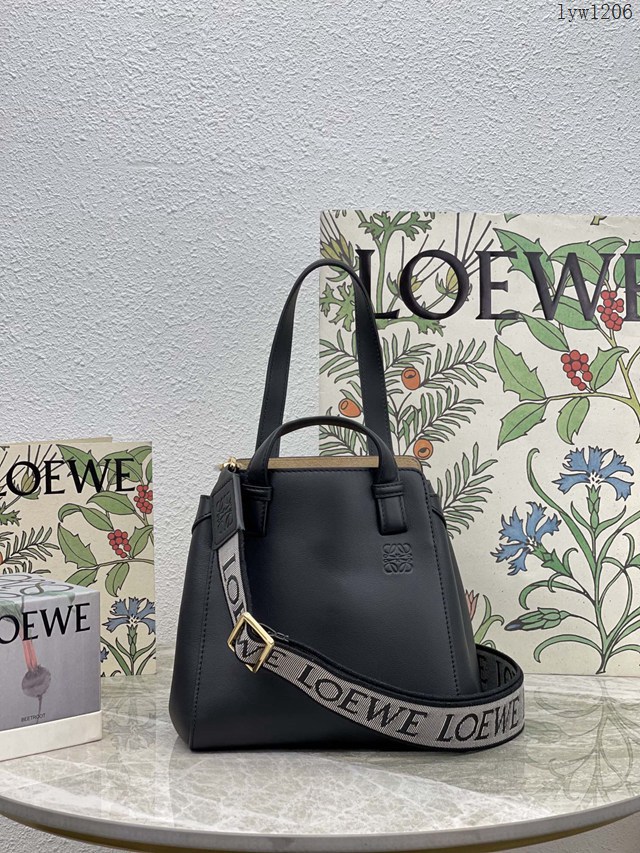 Loewe專櫃新顏色字母肩帶女包 羅意威經典小牛皮Hammok Nugget手提手拎肩背包 10398 lyw1206