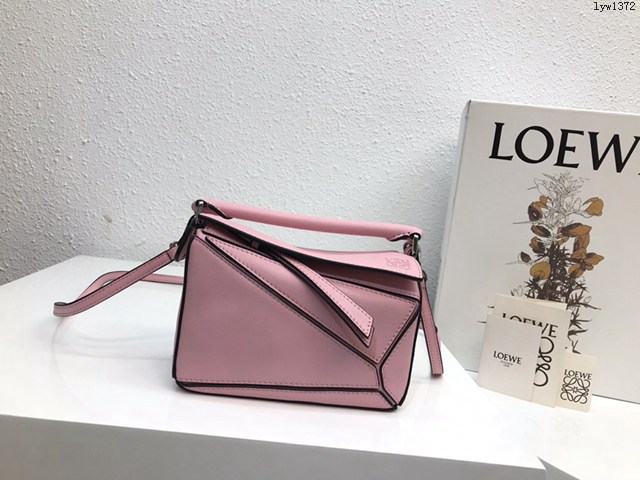 Loewe專櫃經典款2022新顏色迷你女包 羅意威Puzzle系列Mini女款手提肩背包小牛皮幾何包 10173 lyw1372