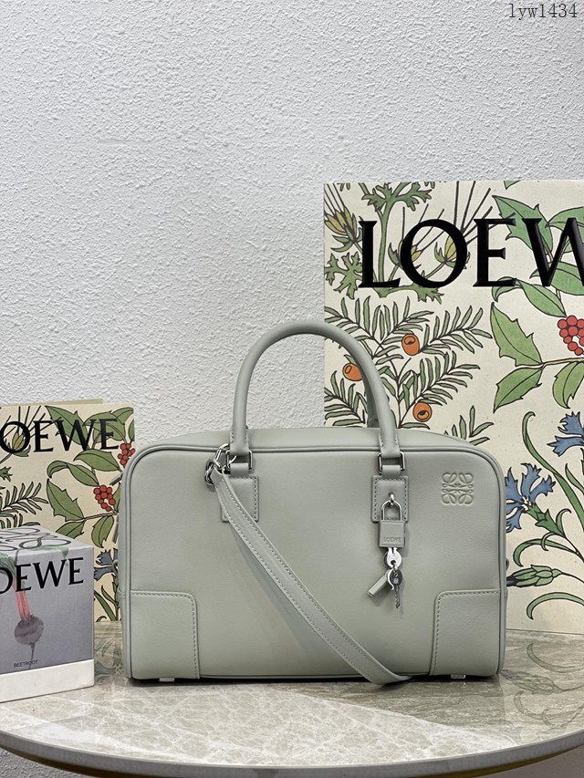 Loewe專櫃2022新款全皮純色手提肩背斜挎女包 羅意威大號Amazono手提包 10521 lyw1434