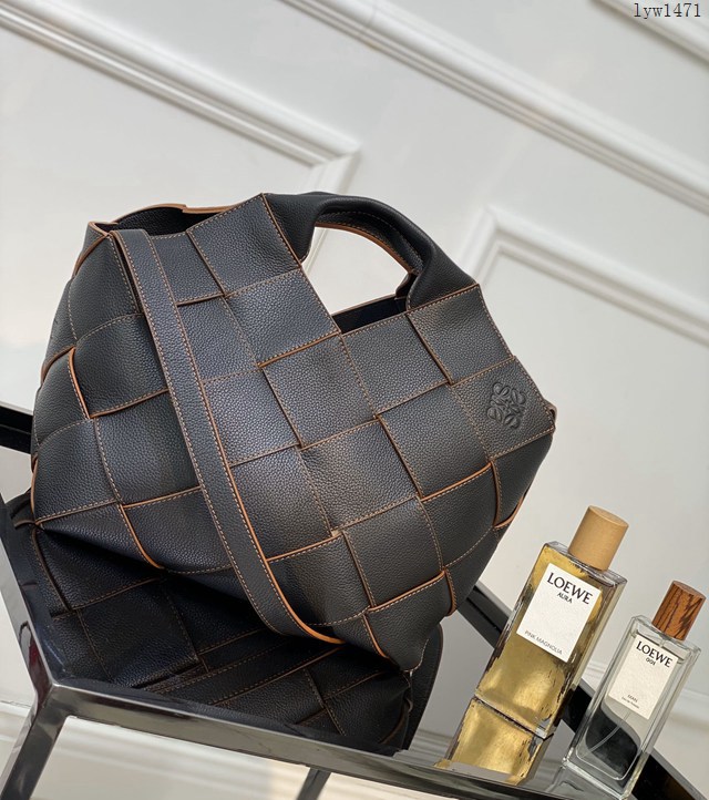 Loewe專櫃新款編織包手提肩背包 羅意威Woven Basket Gingham Bag 10118 lyw1471