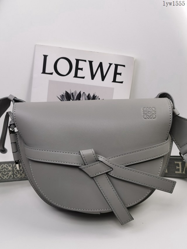 Loewe羅意威小號珍珠灰色升級版字母寛肩帶馬鞍包MiniGateDual手袋 lyw1555