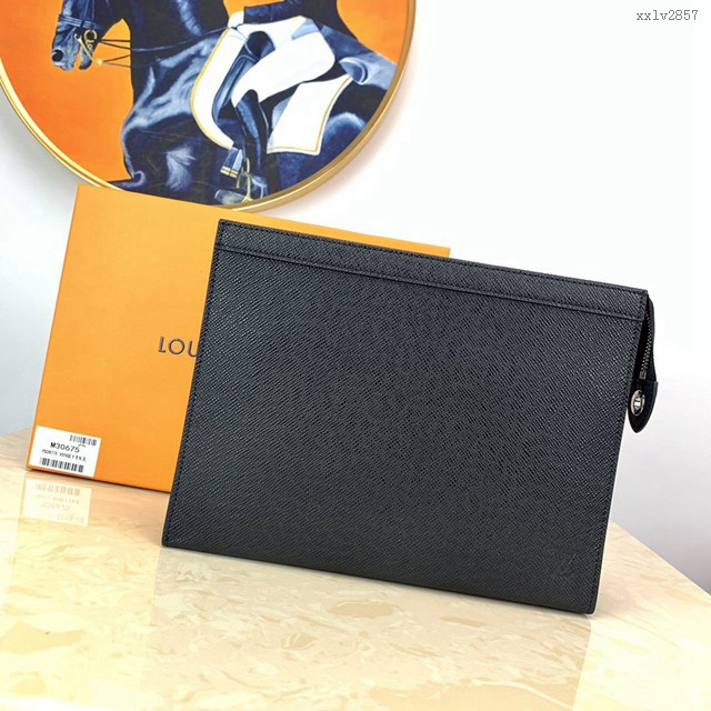 路易威登LV手包 M30675 黑色 POCHETTE VOYAGE中號手拿包 LV經典款男士手拿包 xxlv2857