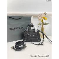 Balenciaga專櫃爆款鱷魚紋系列新版機車包 巴黎世家經典Neo Classic Mini炭灰色鱷魚紋手提女包 fyj1036