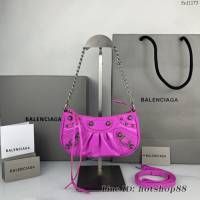 Balenciaga專櫃爆款Le Cagole單肩斜挎包機車包 巴黎世家迷你鱷魚紋螢光玫紅銀扣半月牙腋下包 fyj1173