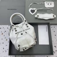 Balenciaga專櫃爆款大號白色手提包 巴黎世家city水桶包新款機車水桶包 fyj2025