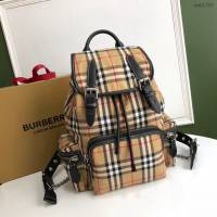 Burberry專櫃新款中號Vintage格紋斜背式軍旅背包 巴寶莉男士女士後背包 yxb1389